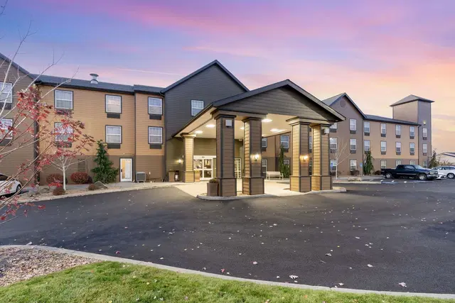 Best Western Plus Bend North EXTERIOR