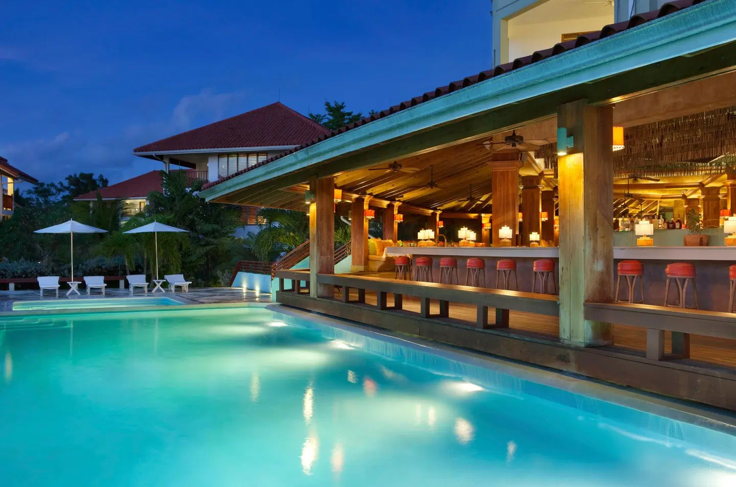 Couples Swept Away OUTDOOR_POOL