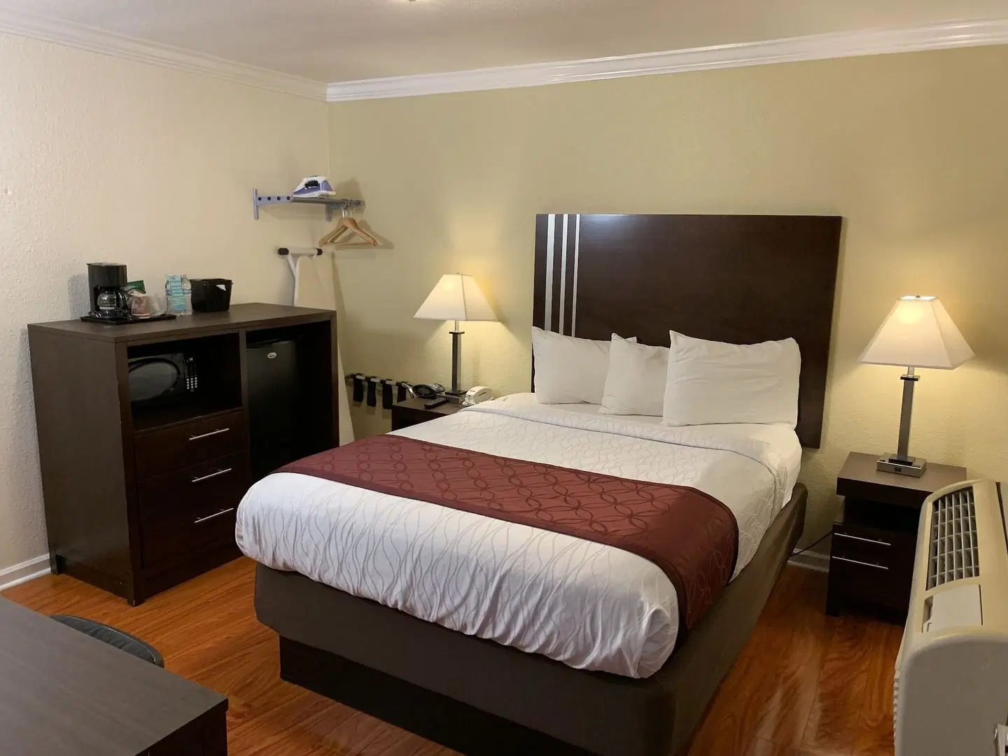 Lombard Plaza Motel ROOM_EXAMPLE