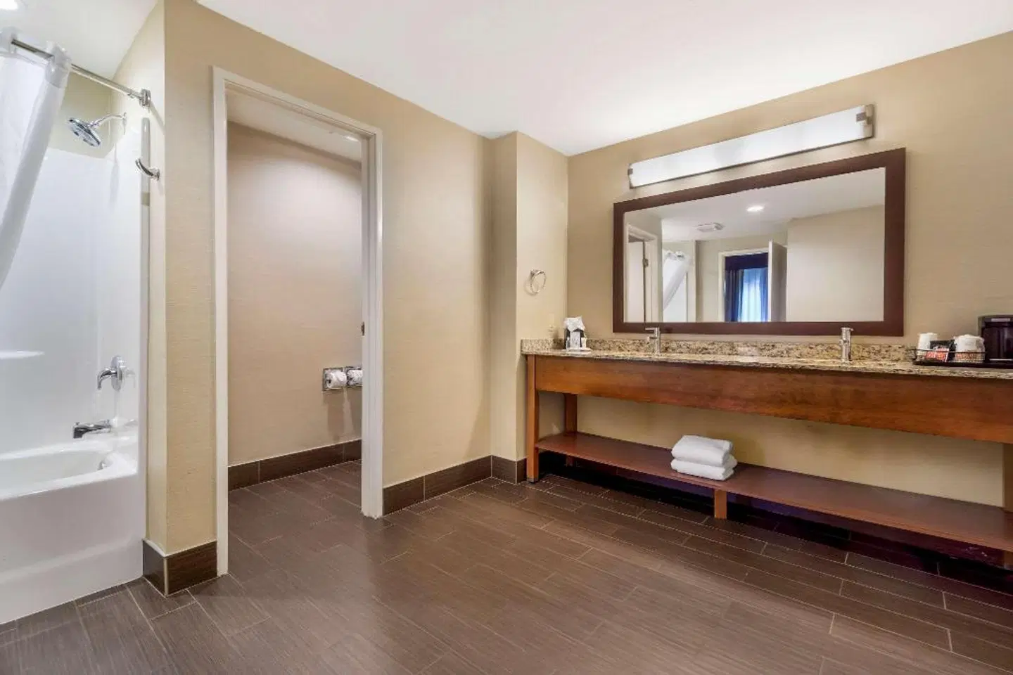 Comfort Inn & Suites Sea-Tac Airport ROOM_EXAMPLE