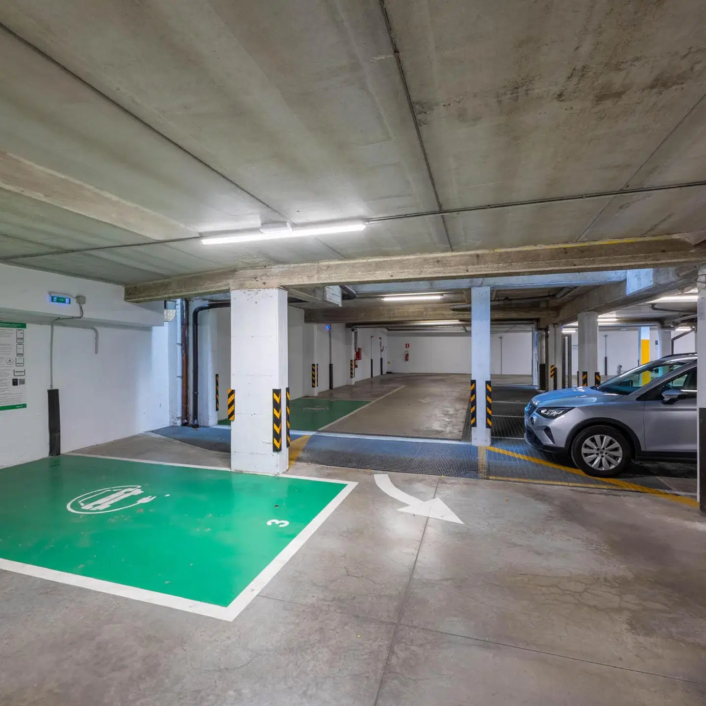 iH Hotels Milano Watt 13 Hallenbad