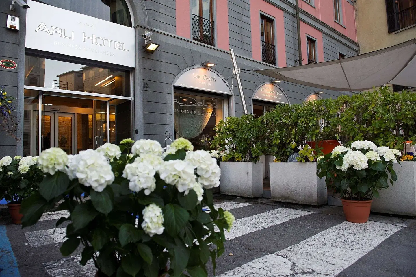 Arli Hotel Business & Wellness EXTERIOR