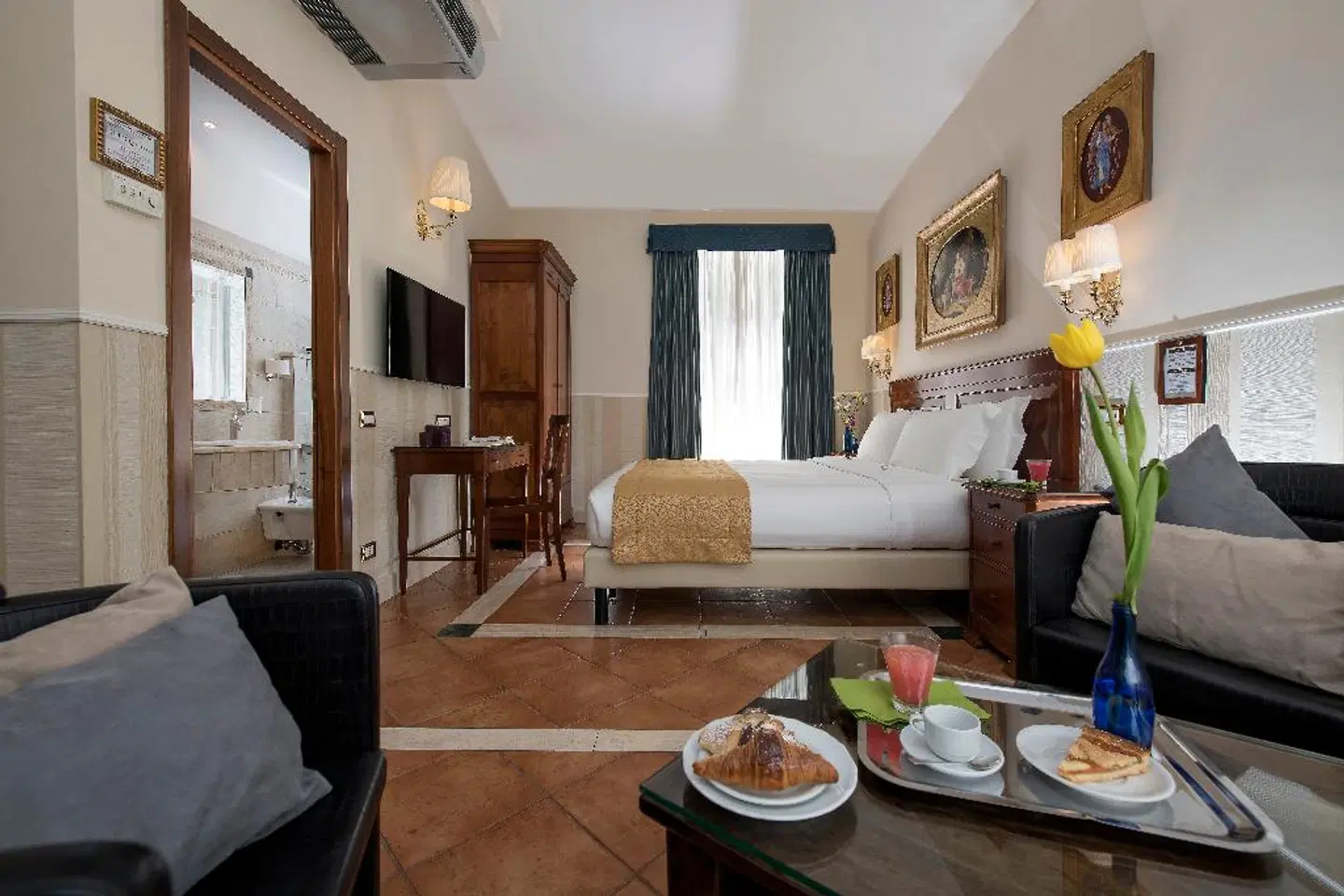 Hotel Des Artistes ROOM_EXAMPLE
