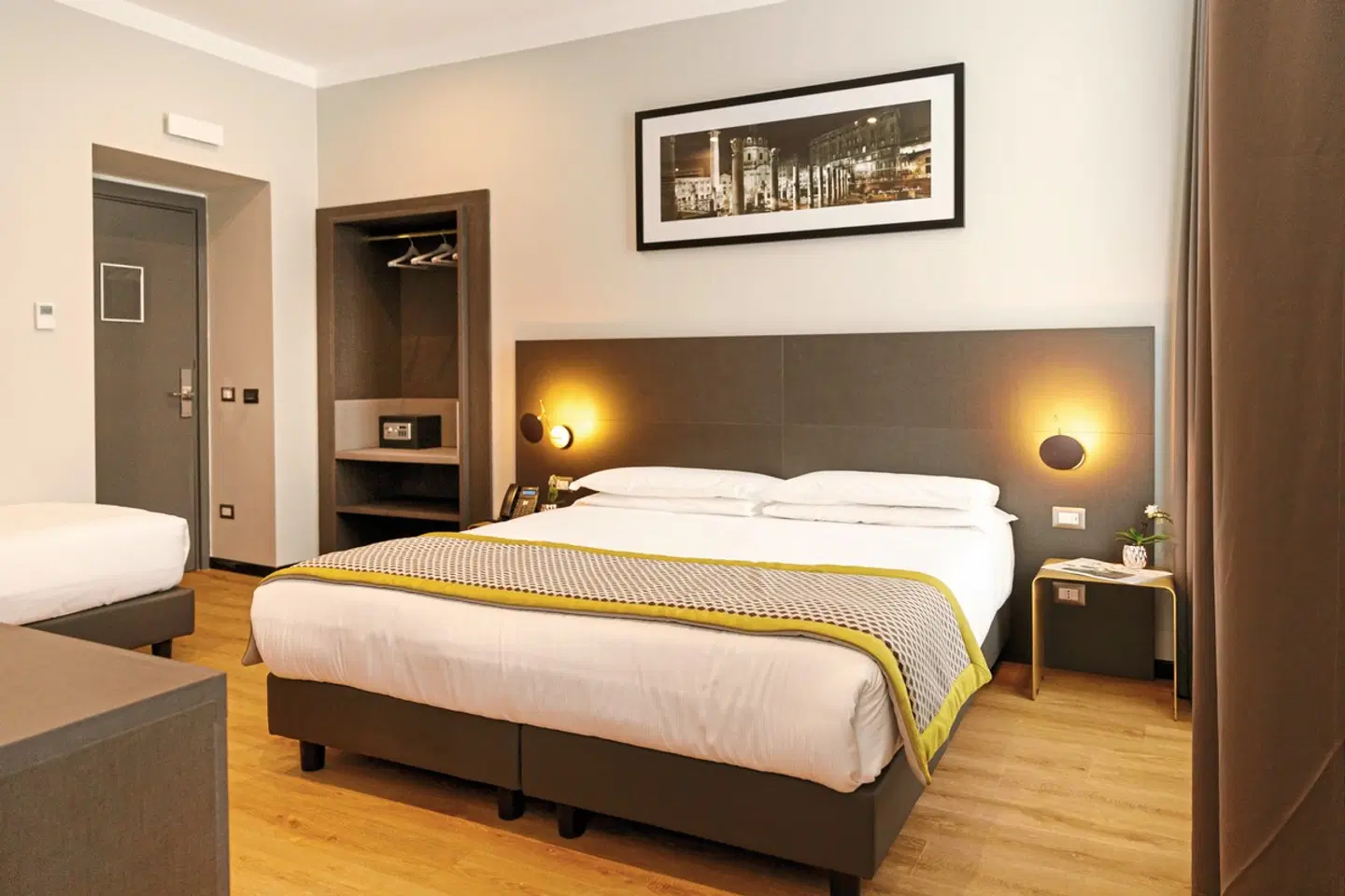 The Cross ROOM_EXAMPLE
