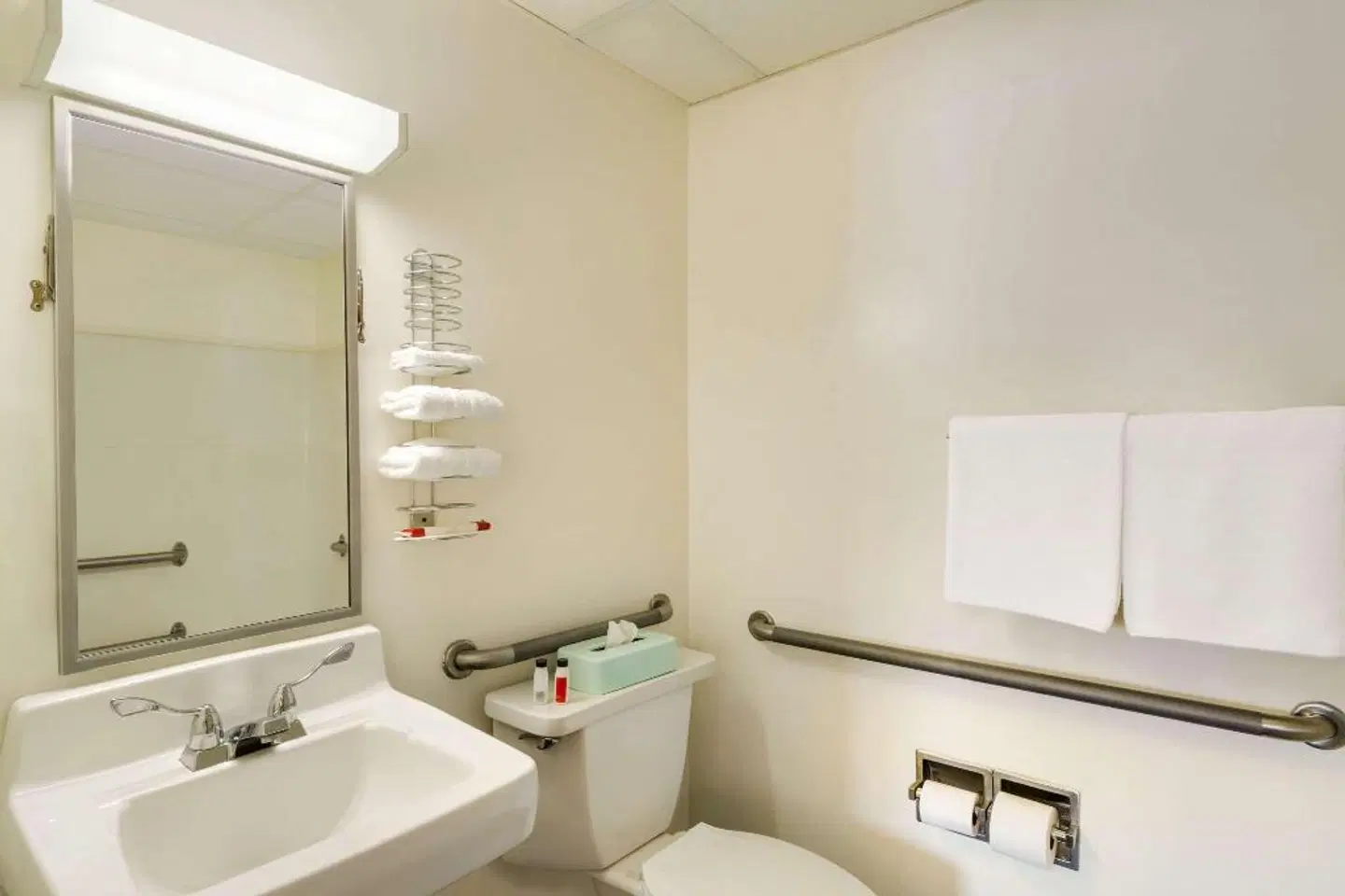 Travelodge by Wyndham Niagara Falls Badezimmer