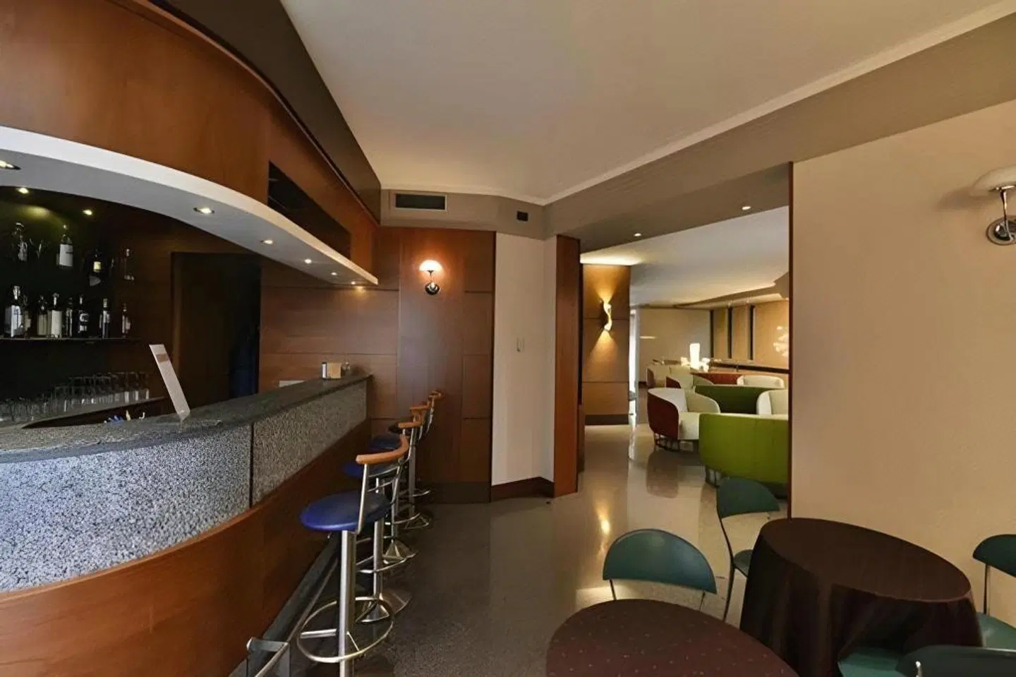 SMARTHOTEL Re Bar