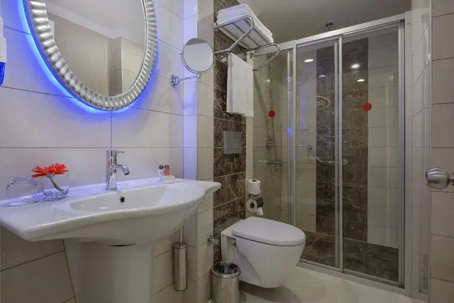 Alaiye Kleopatra Hotel BATHROOM