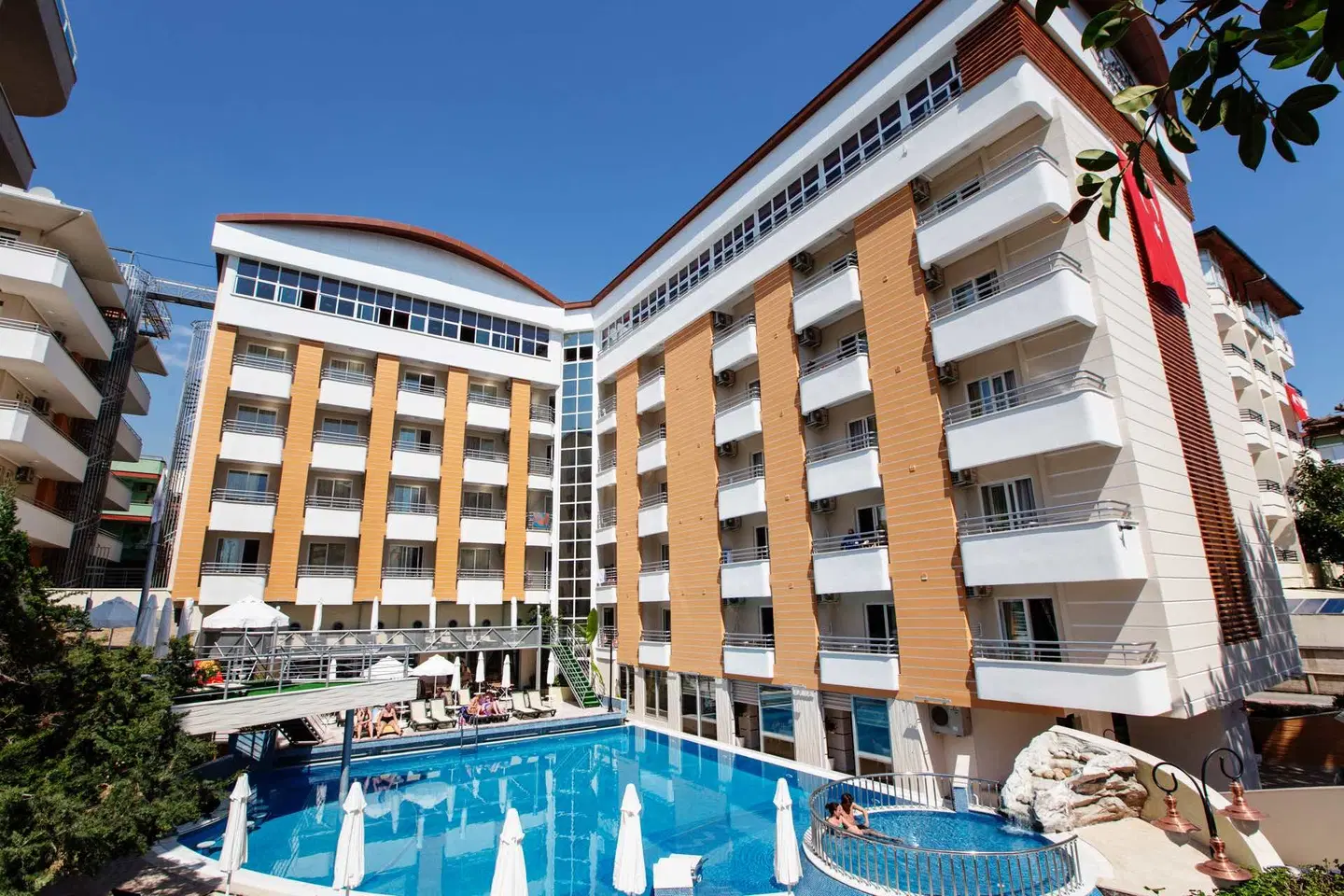 Alaiye Kleopatra EXTERIOR