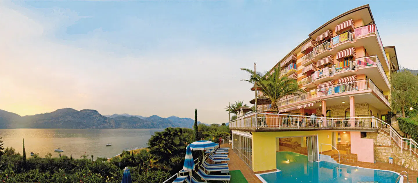 Eden OUTDOOR_POOL