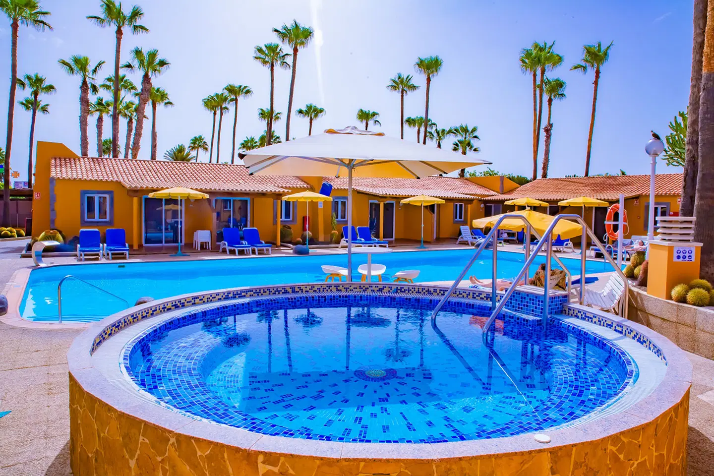 Bungalows Los Almendros - Gay Exclusive OUTDOOR_POOL