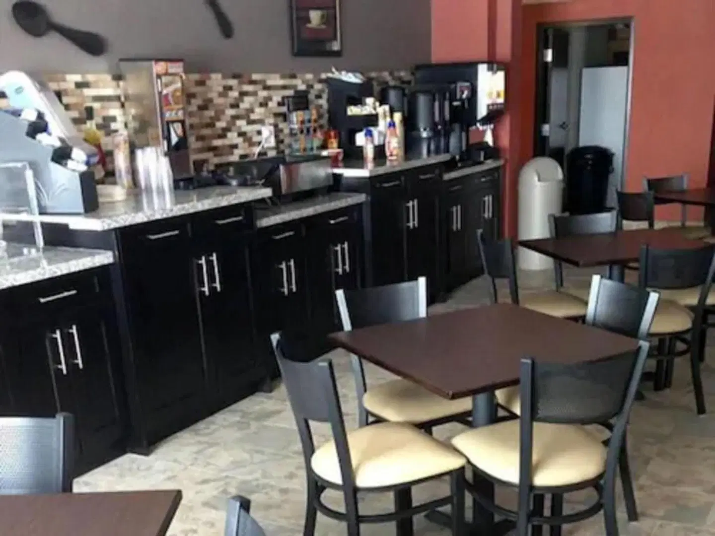 Western Star Inn and Suites Carlyle Bar