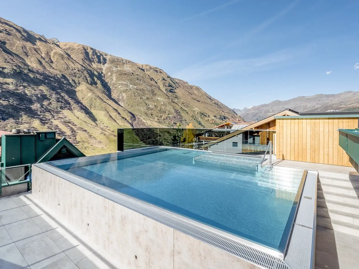 Enzian OUTDOOR_POOL