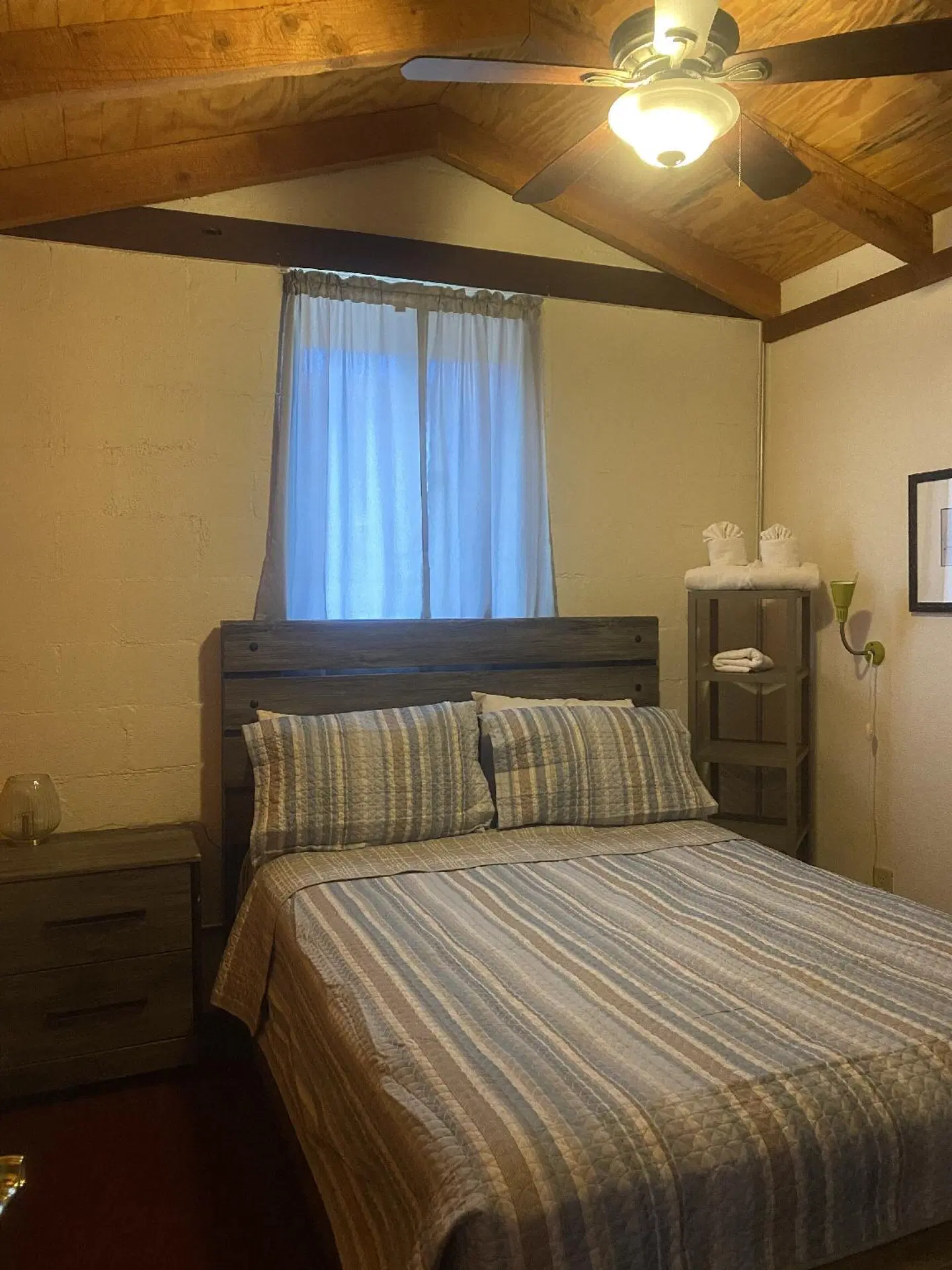 WILLIAMS AZ HOSTEL ROOM_EXAMPLE