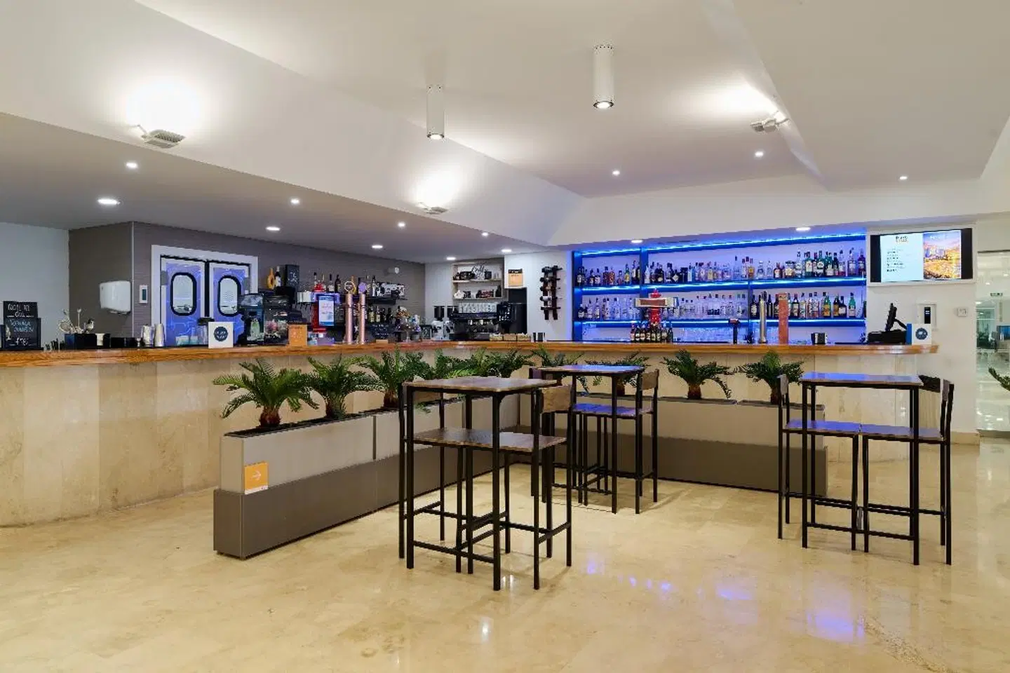 AluaSun Doblemar Bar