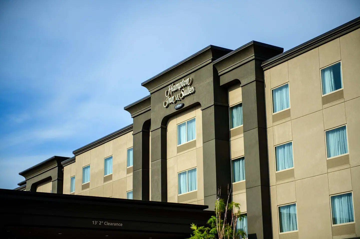 Hampton Inn & Suites by Hilton Regina East Gate EXTERIOR