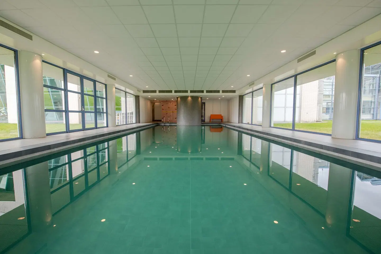 Flonk Hotel Groningen Zuid Hallenbad