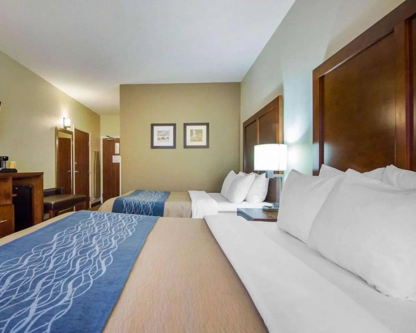 Comfort Inn & Suites Hotel in the Black Hills ROOM_EXAMPLE