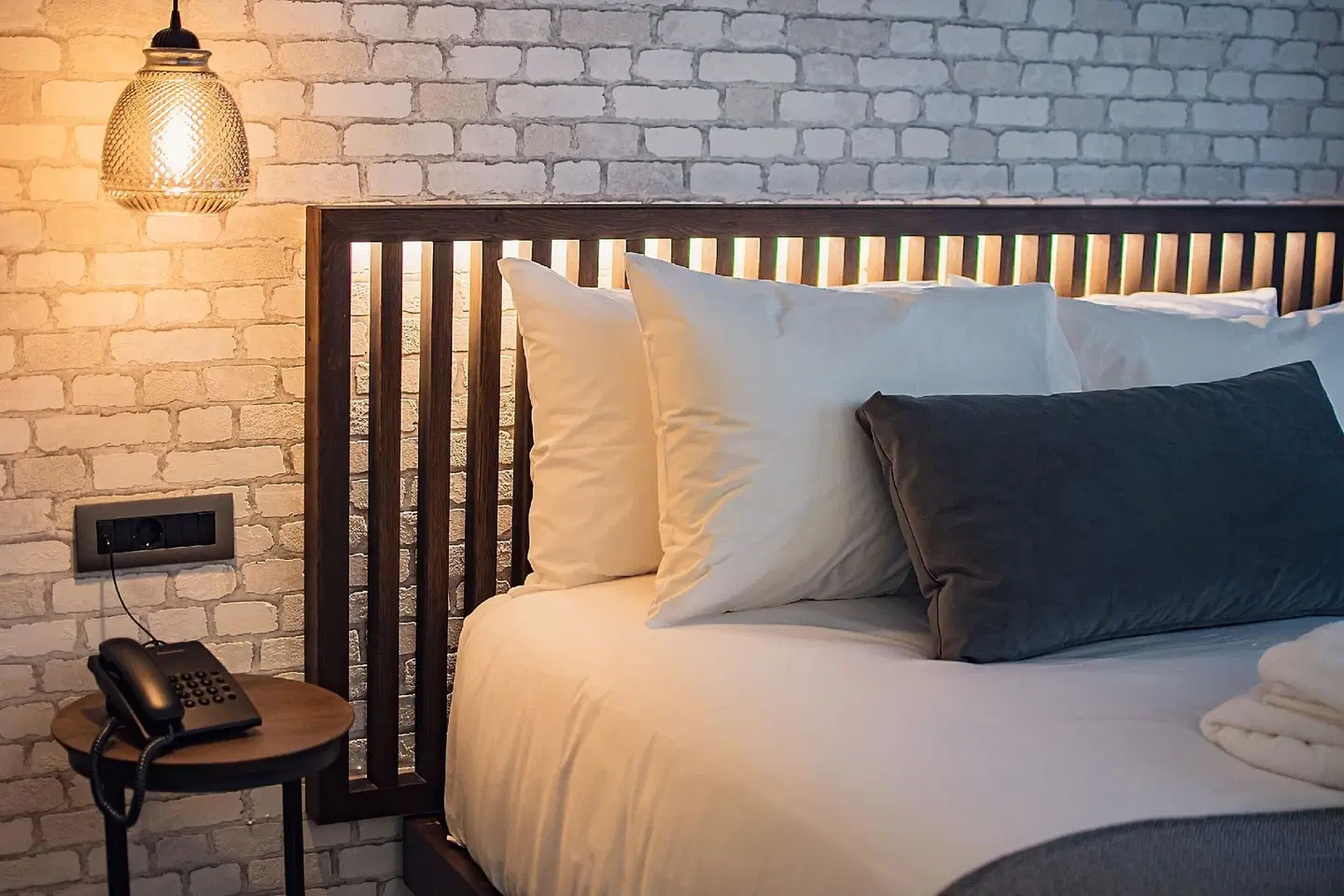 Project 3 urban chic hotel ROOM_EXAMPLE