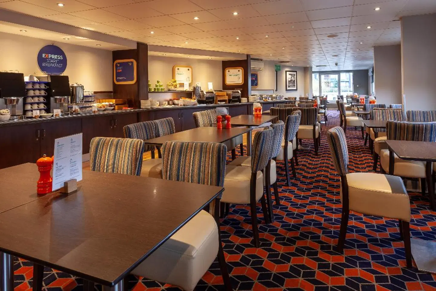 Holiday Inn Express Glasgow - City Center Theatreland by IHG Bar