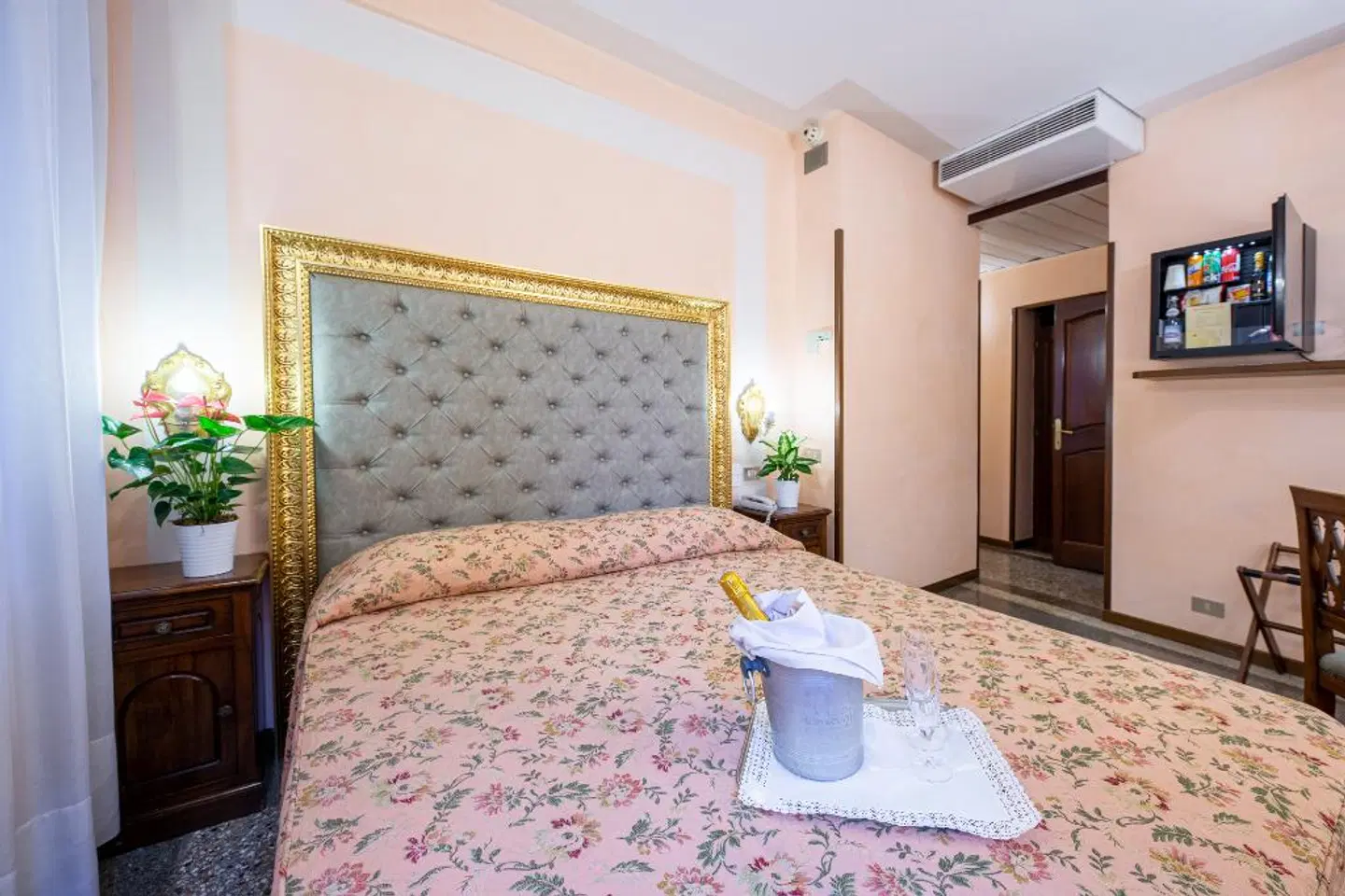 Marconi ROOM_EXAMPLE