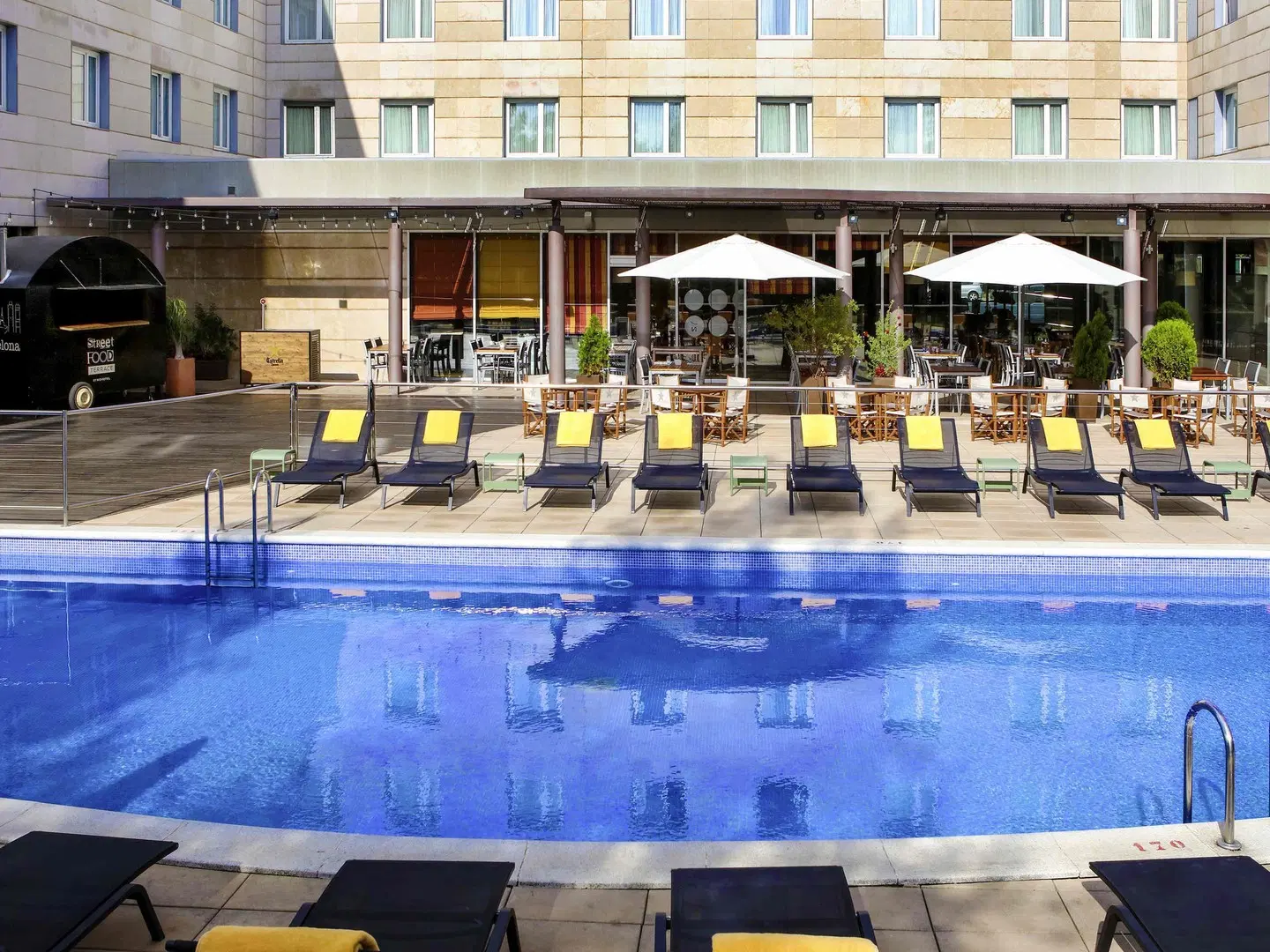 Novotel Barcelona Cornella Hotel OUTDOOR_POOL