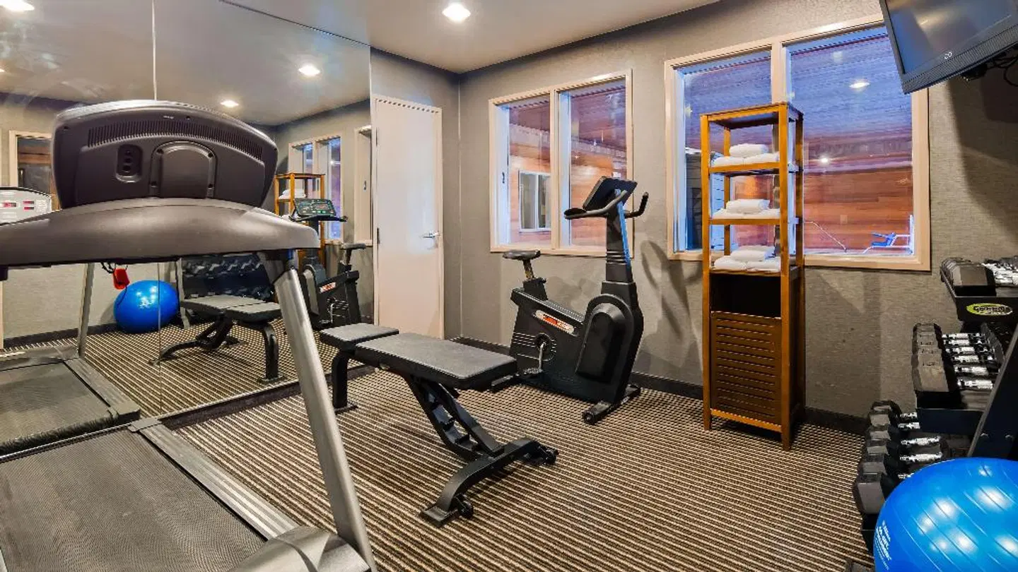 Best Western PLUS Rama Inn SPORTS_AND_LEISURE