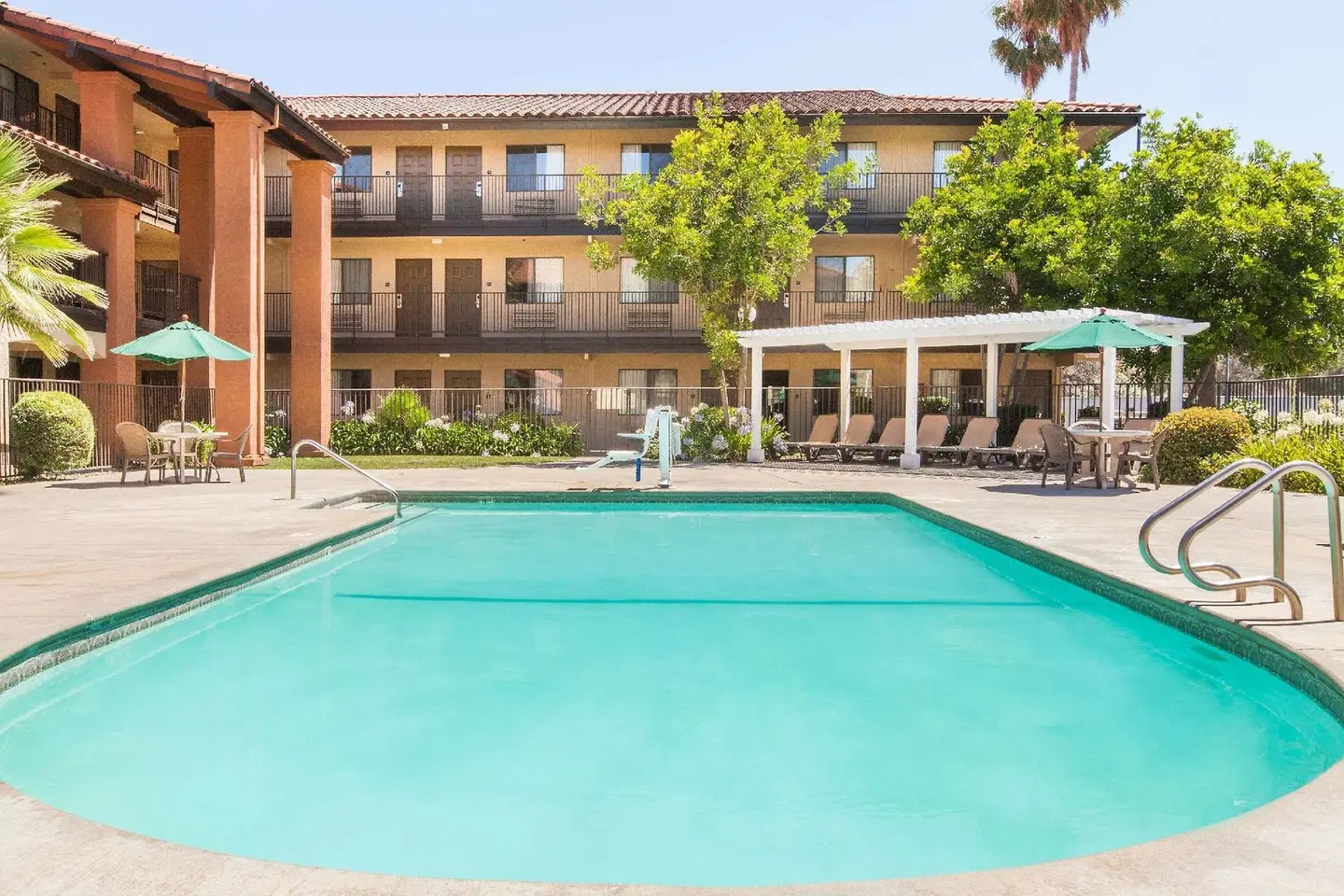 Days Inn by Wyndham San Jose Airport OUTDOOR_POOL