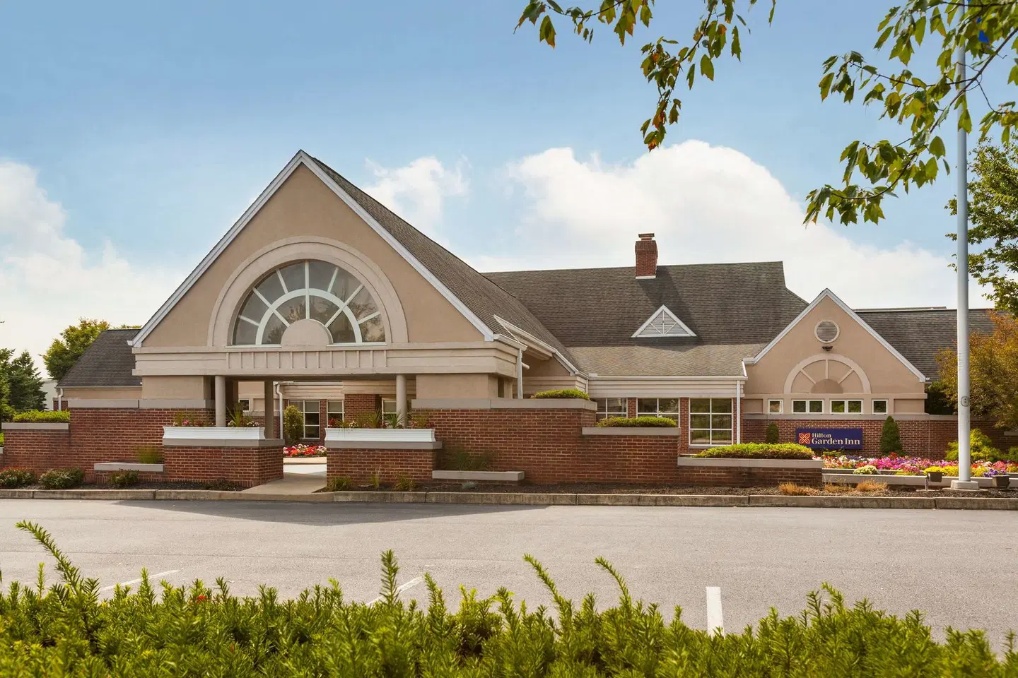 Hilton Garden Inn Lancaster EXTERIOR