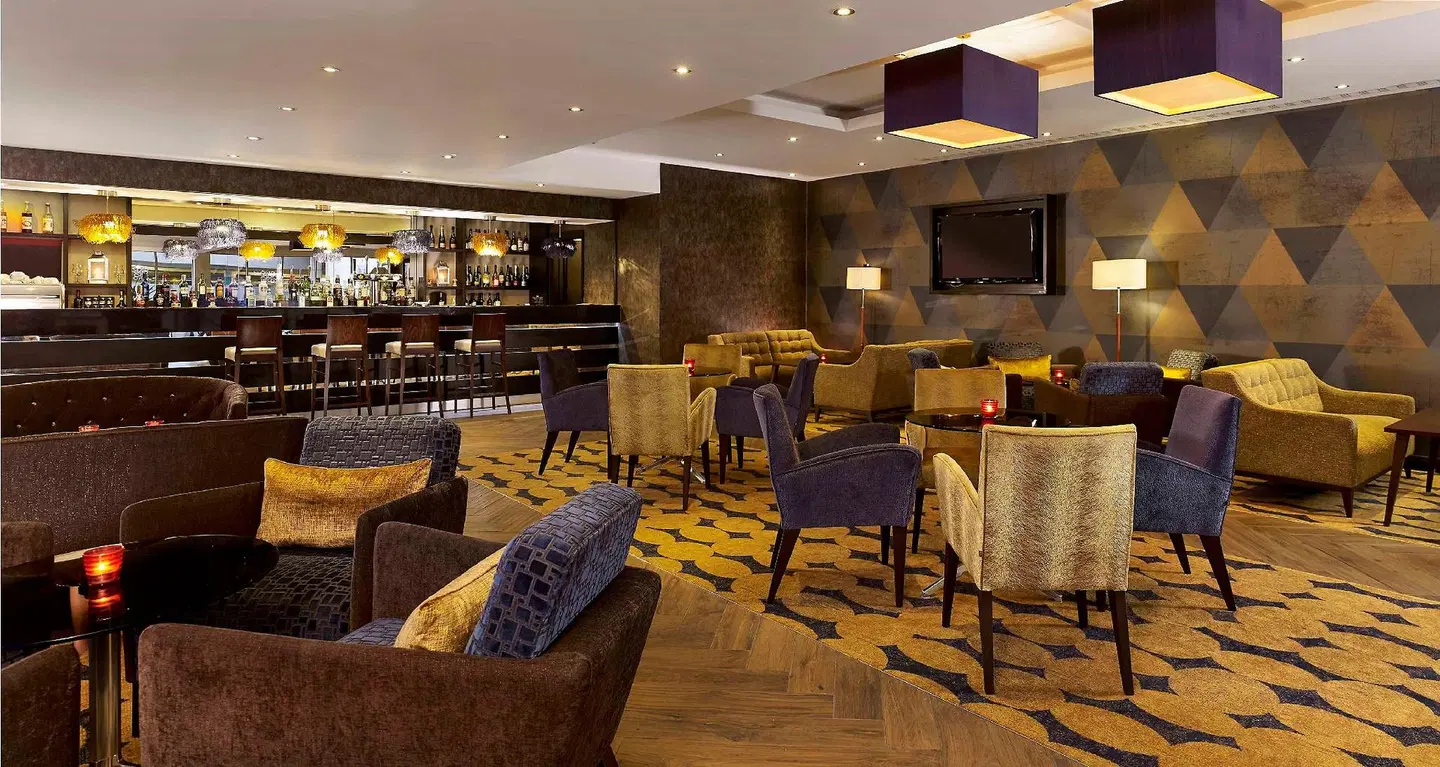 DoubleTree by Hilton Hotel Woking Bar