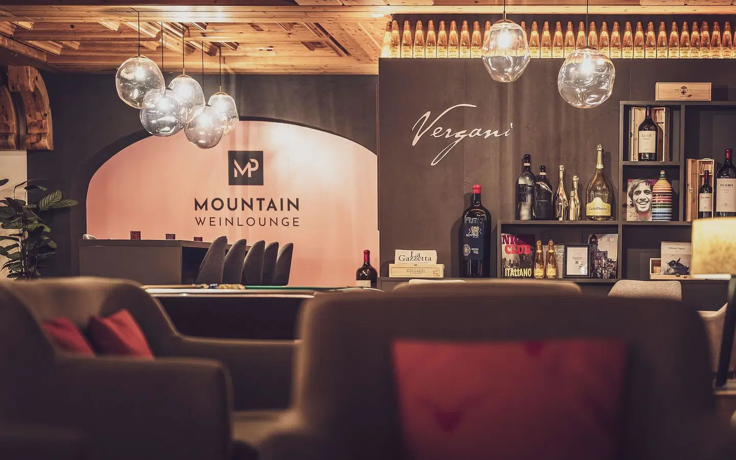 Mountain Plaza Hotel Bar