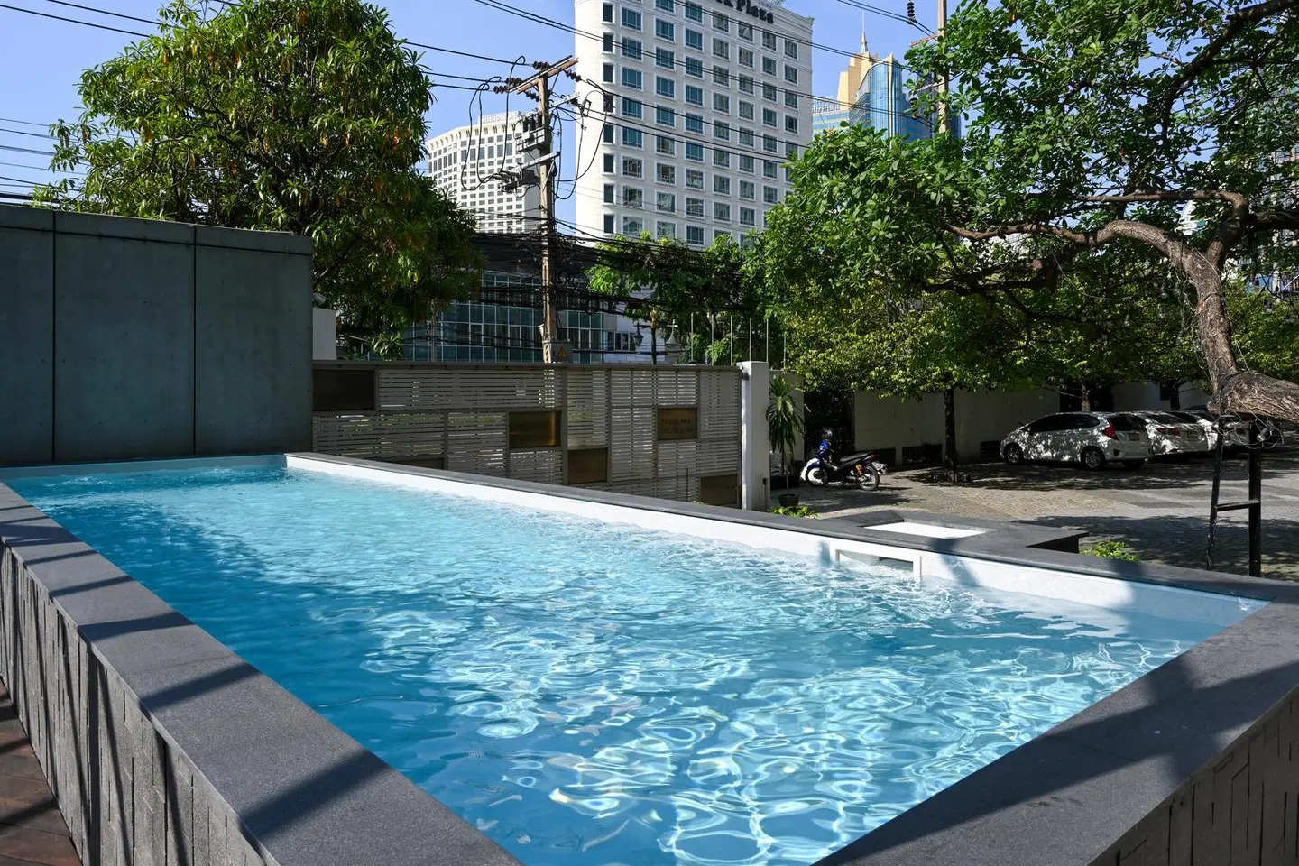 Maduzi OUTDOOR_POOL