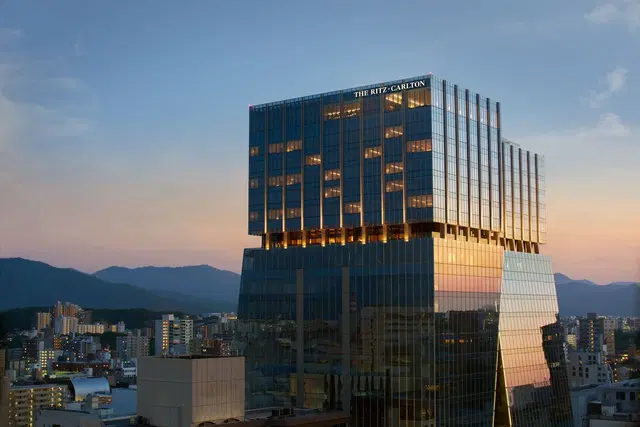 The Ritz-Carlton, Fukuoka EXTERIOR