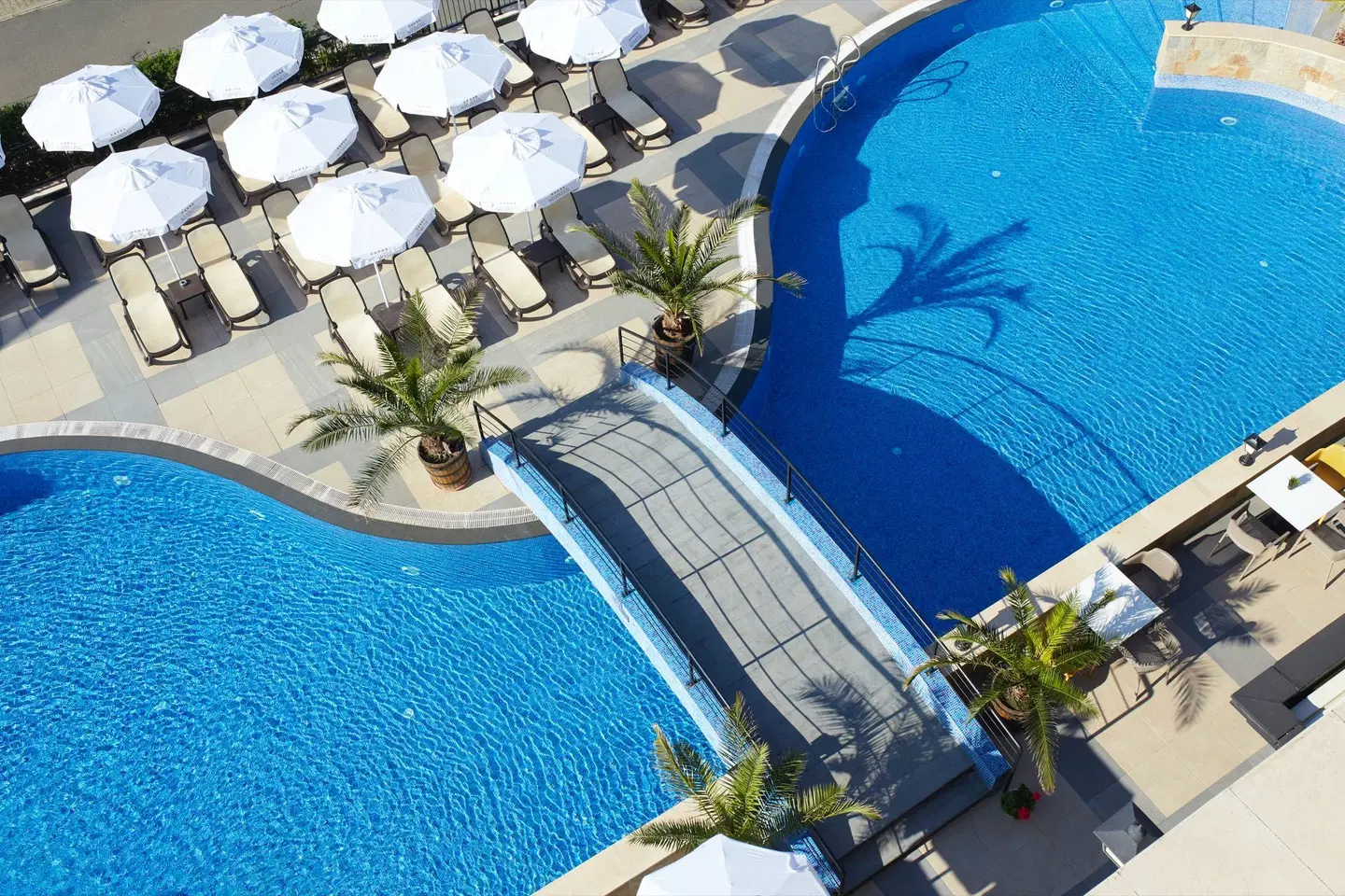 Nobel OUTDOOR_POOL
