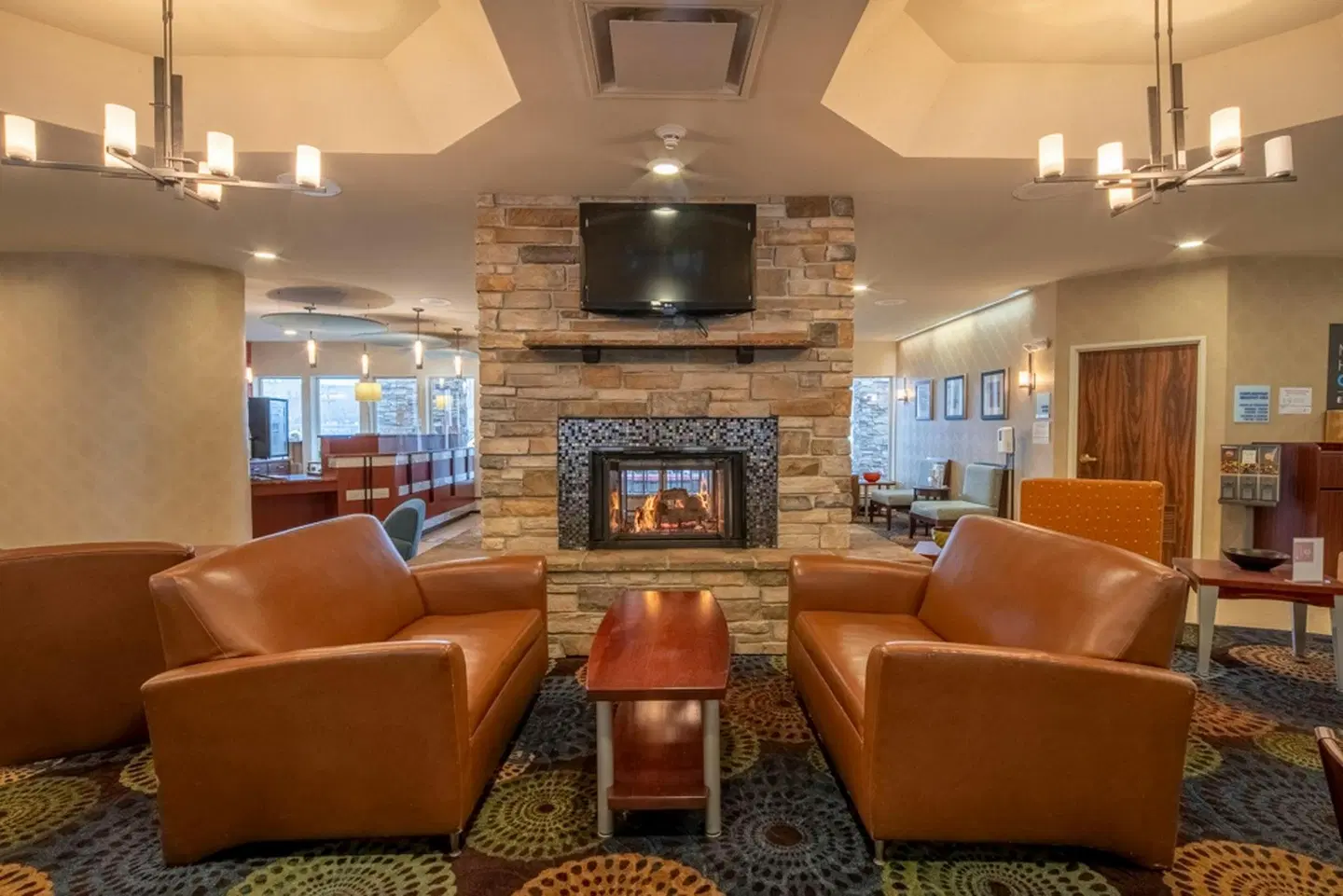 Holiday Inn Express & Suites Pittsburgh Airport by IHG LOUNGE_LOBBY
