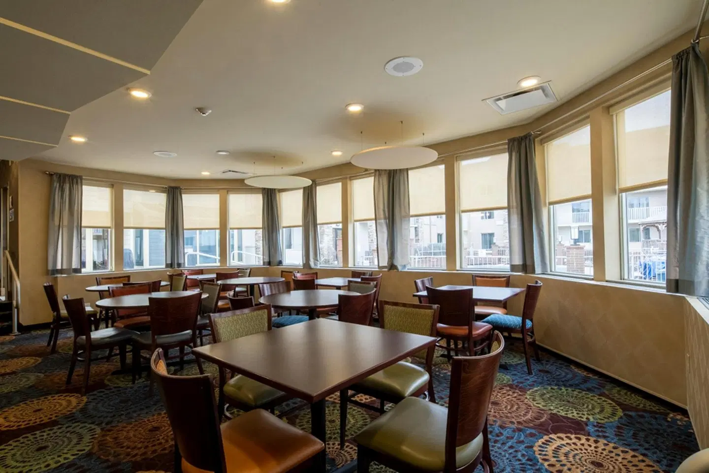 Holiday Inn Express & Suites Pittsburgh Airport by IHG LOUNGE_LOBBY