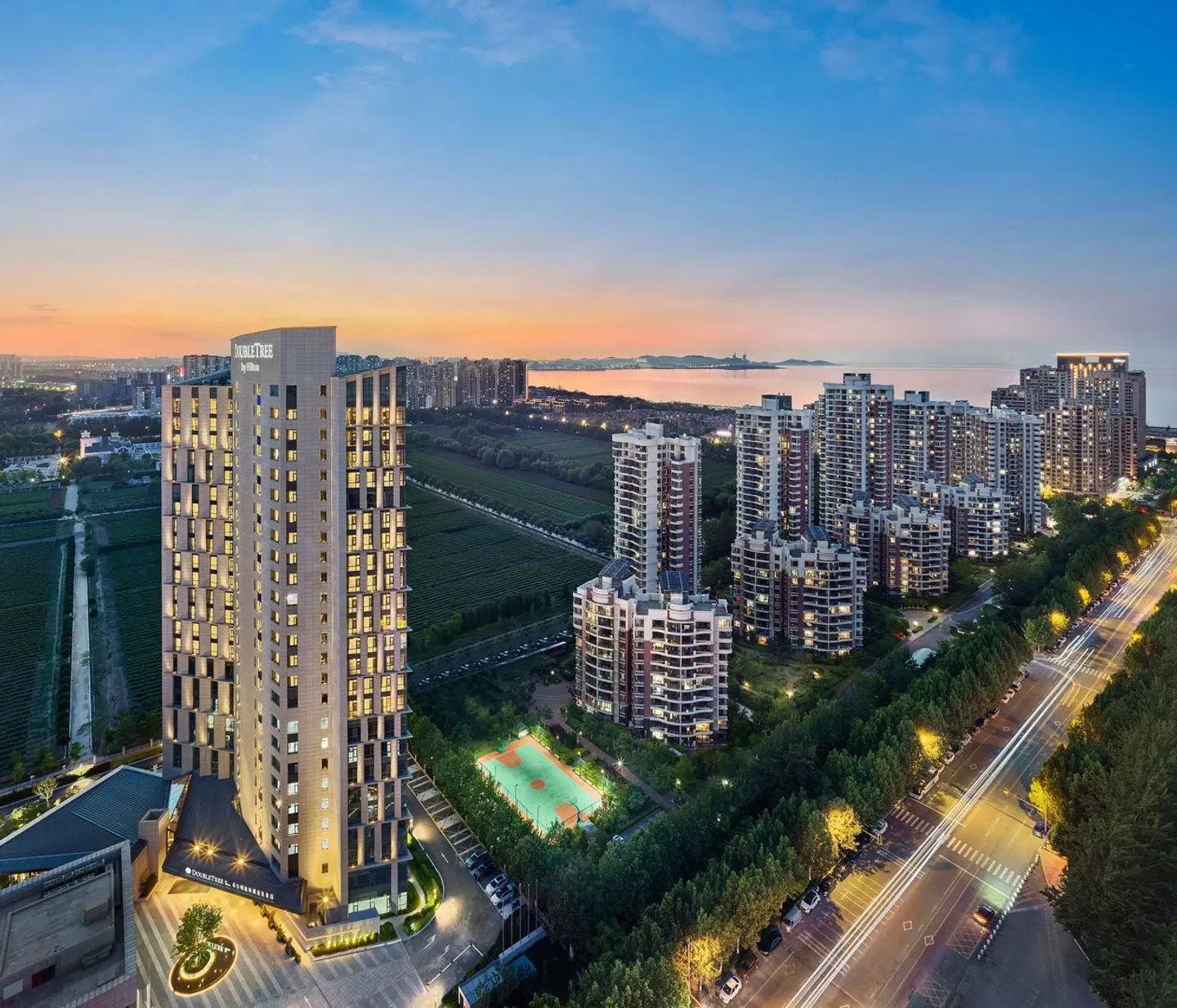 DoubleTree by Hilton Yantai Golden Coast Hotel & Suites EXTERIOR