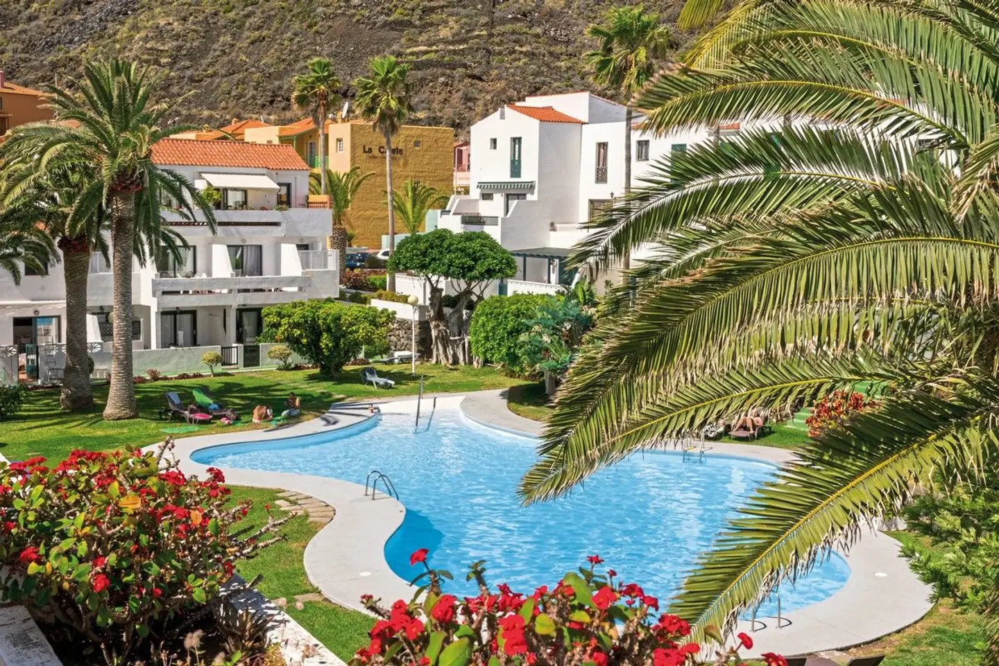 Los Rosales OUTDOOR_POOL