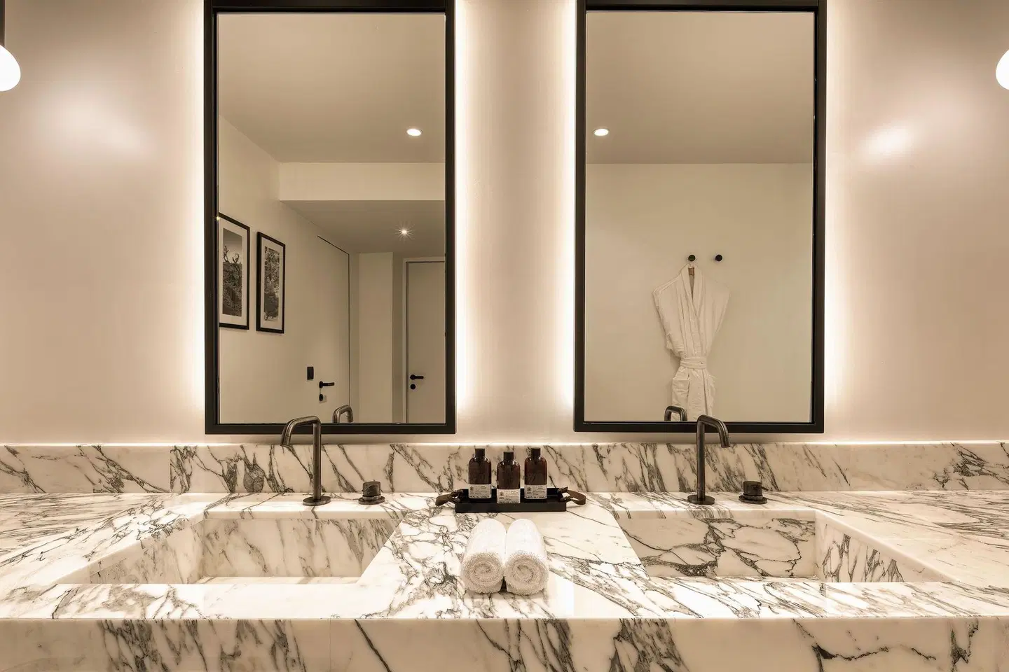Domes Novos Santorini, Autograph Collection Badezimmer