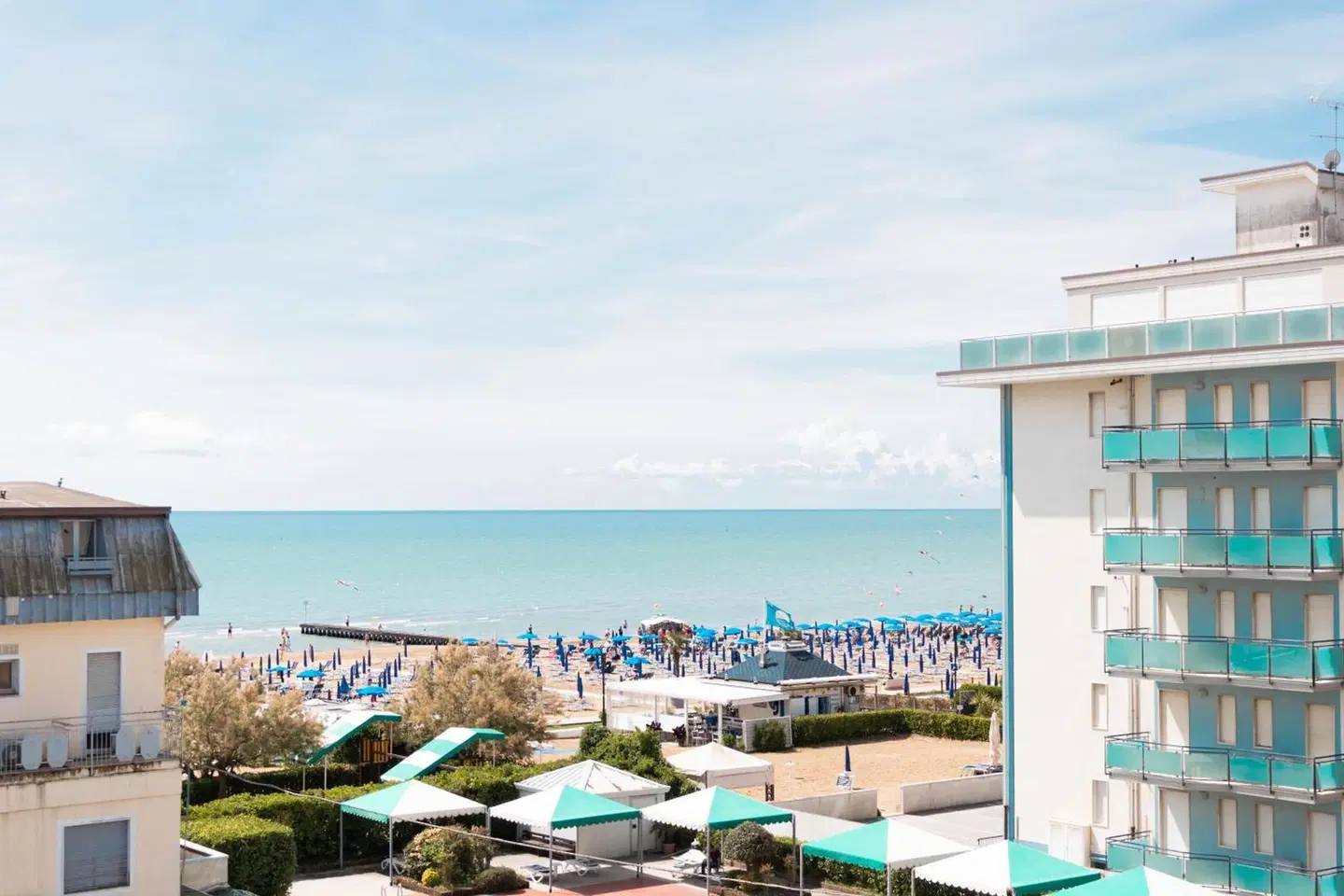 Riviera OUTDOOR_POOL