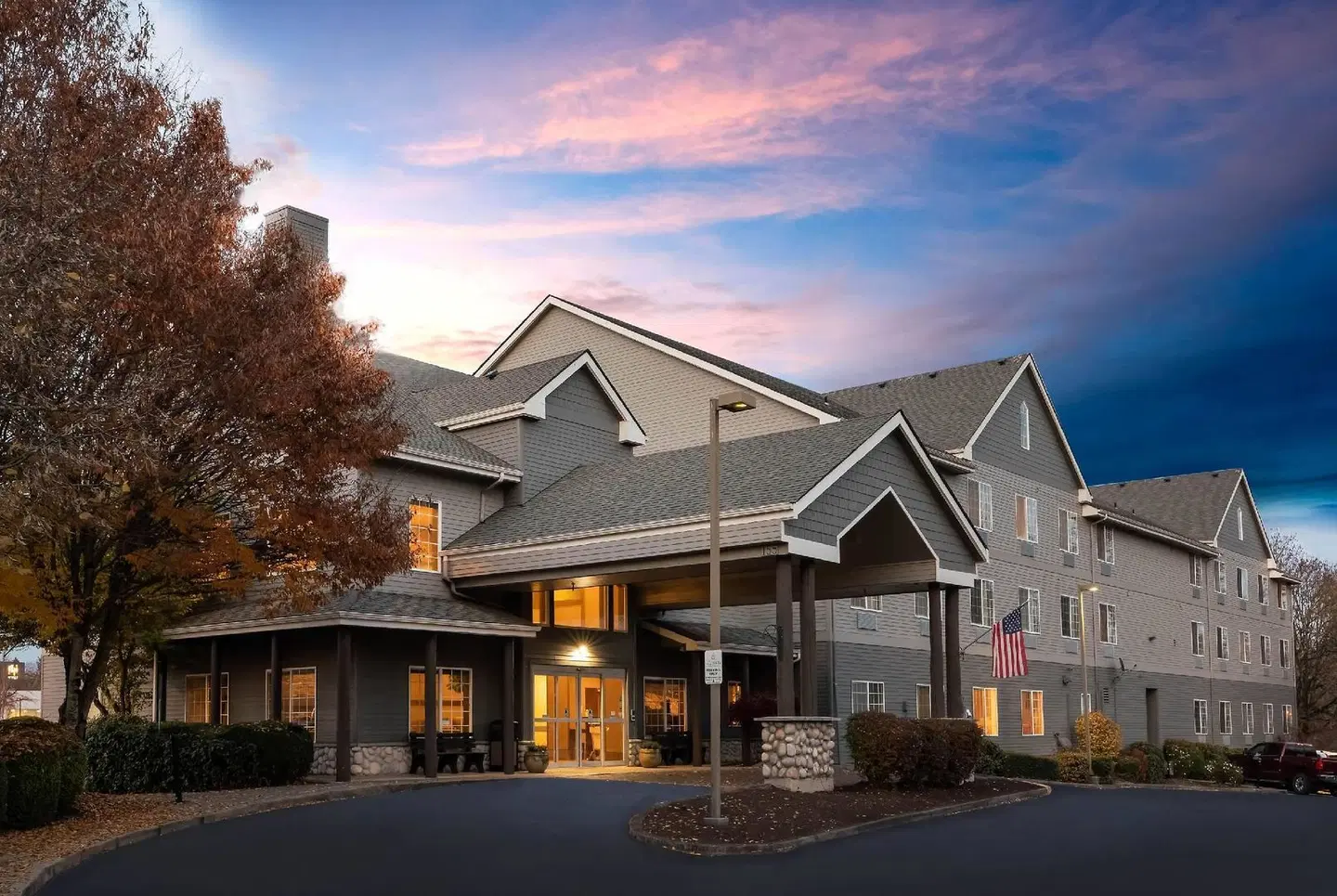 La Quinta Inn & Suites Eugene EXTERIOR