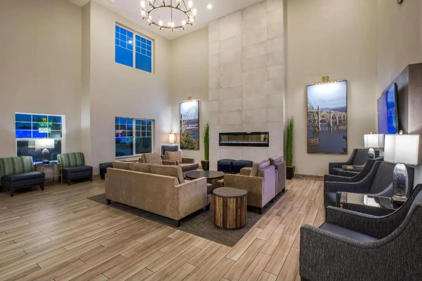 La Quinta Inn & Suites by Wyndham Newport LOUNGE_LOBBY