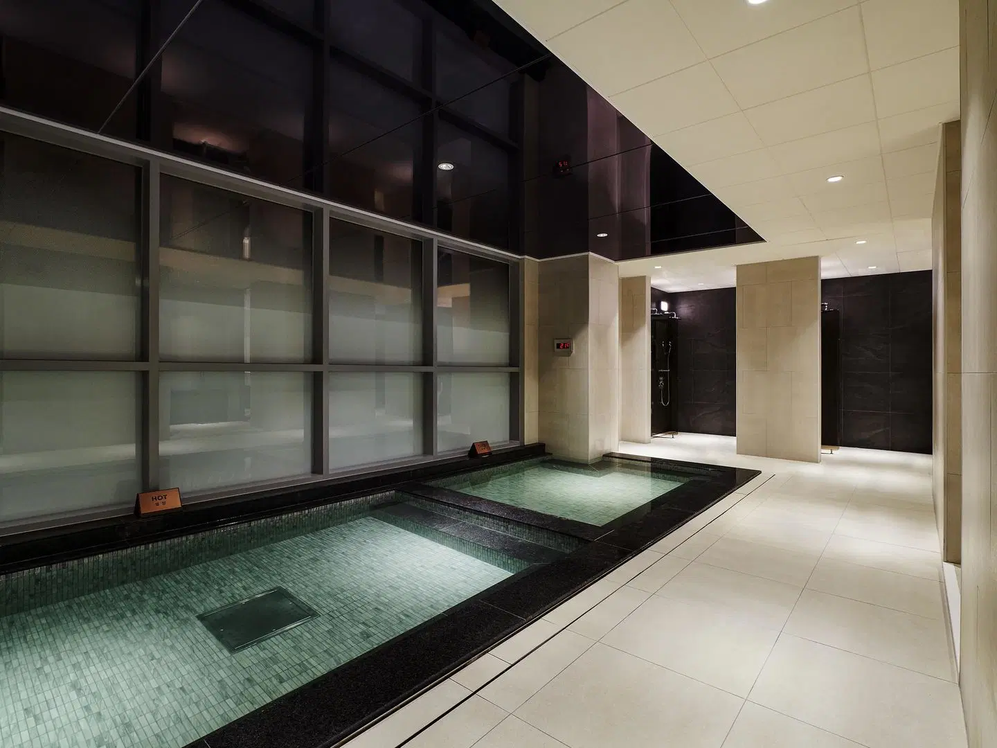 Ibis Styles Ambassador Incheon Airport Hallenbad