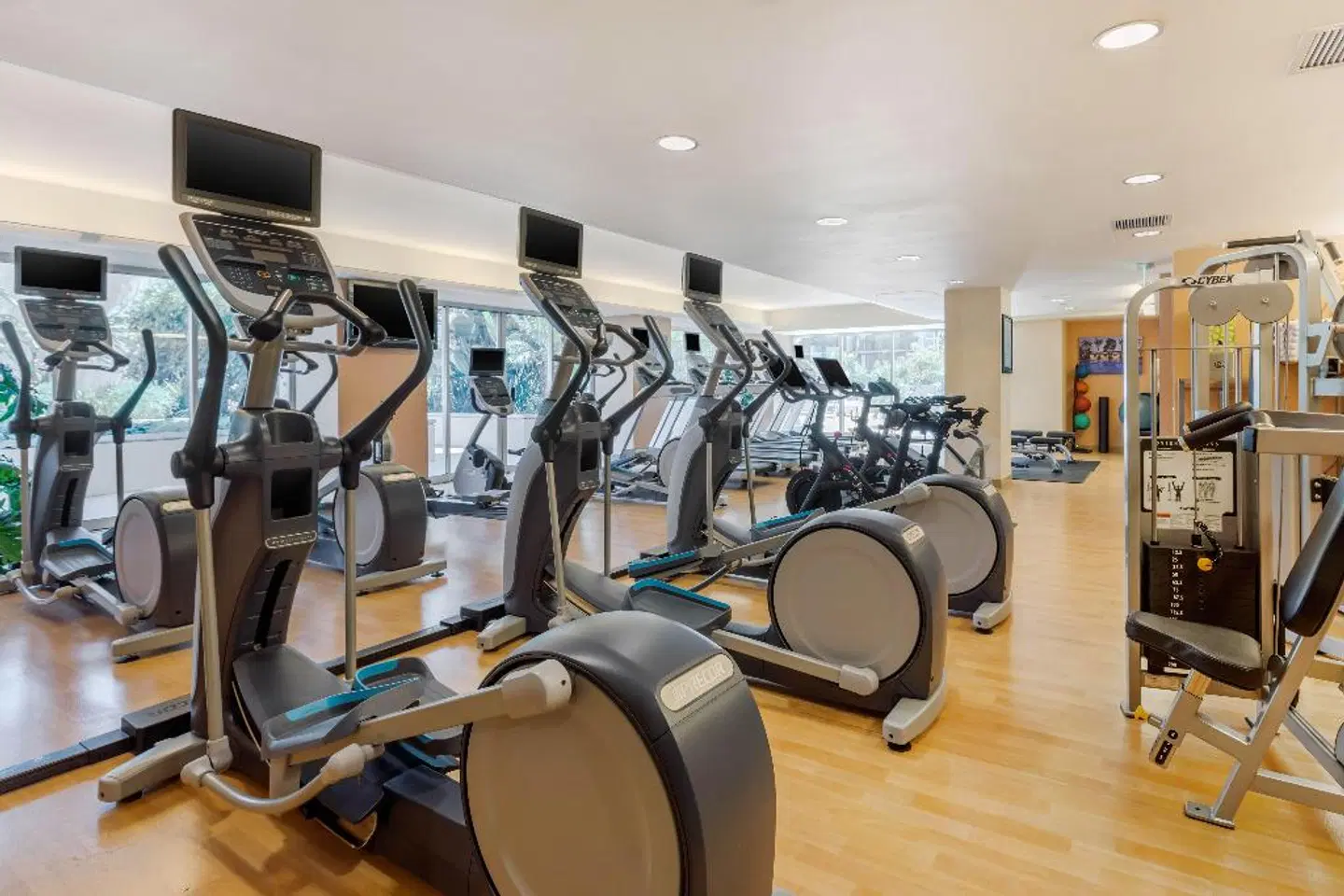 Omni Los Angeles Hotel at California Plaza SPORTS_AND_LEISURE