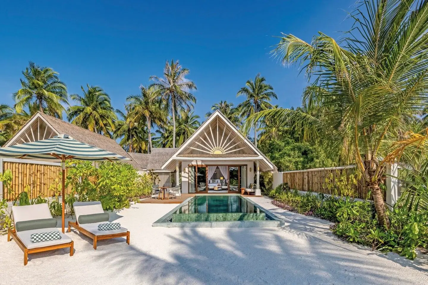 RAH GILI MALDIVES OUTDOOR_POOL