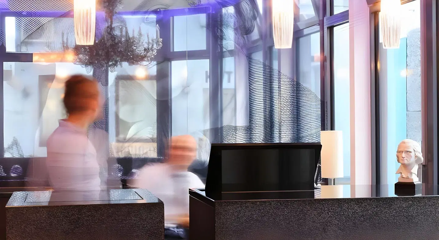 Schiller 5 LOUNGE_LOBBY