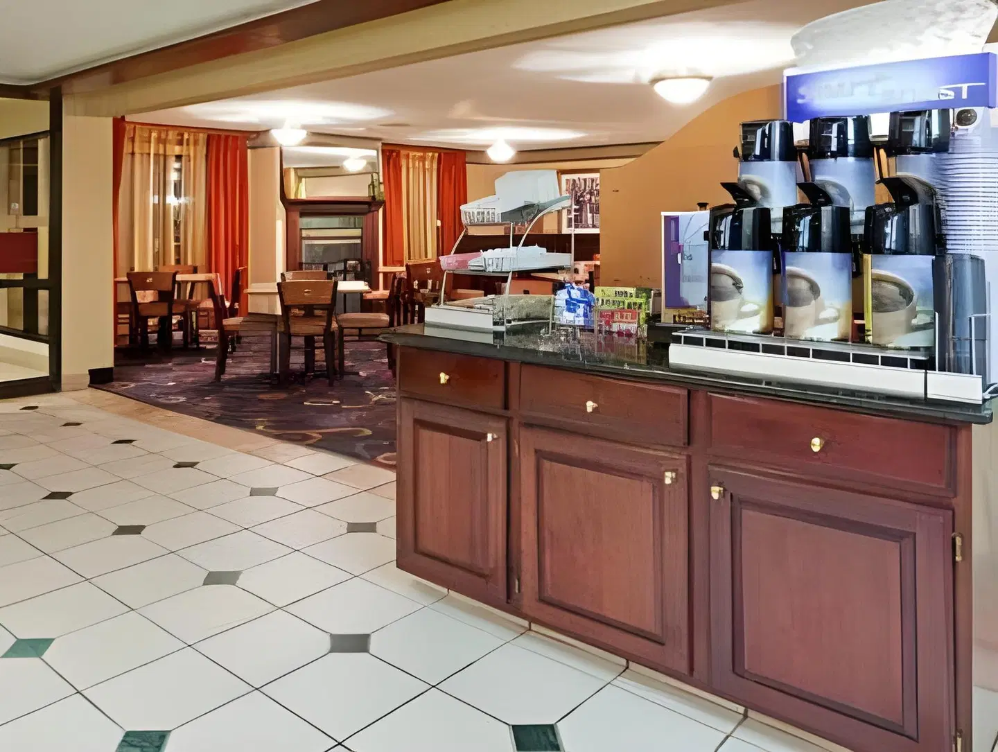 Holiday Inn Express & Suites Minneapolis (Golden Valley) by IHG Bar