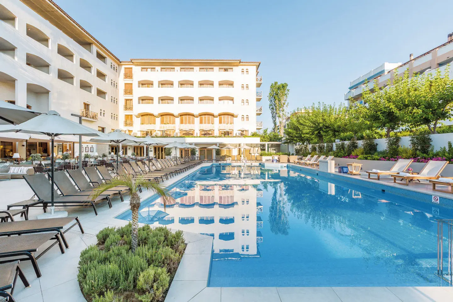 Theartemis Palace OUTDOOR_POOL