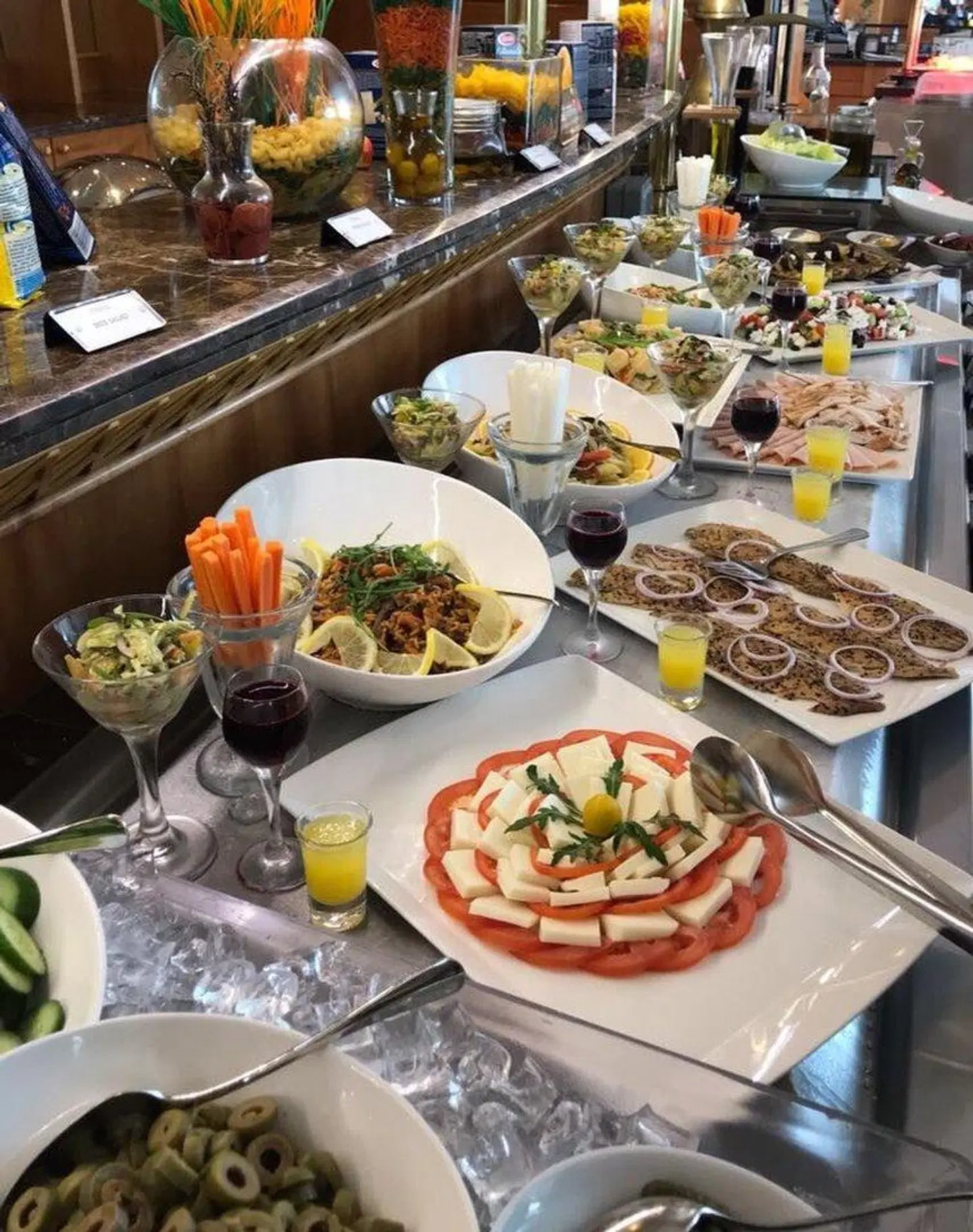Corniche Hotel Abu Dhabi Restaurant