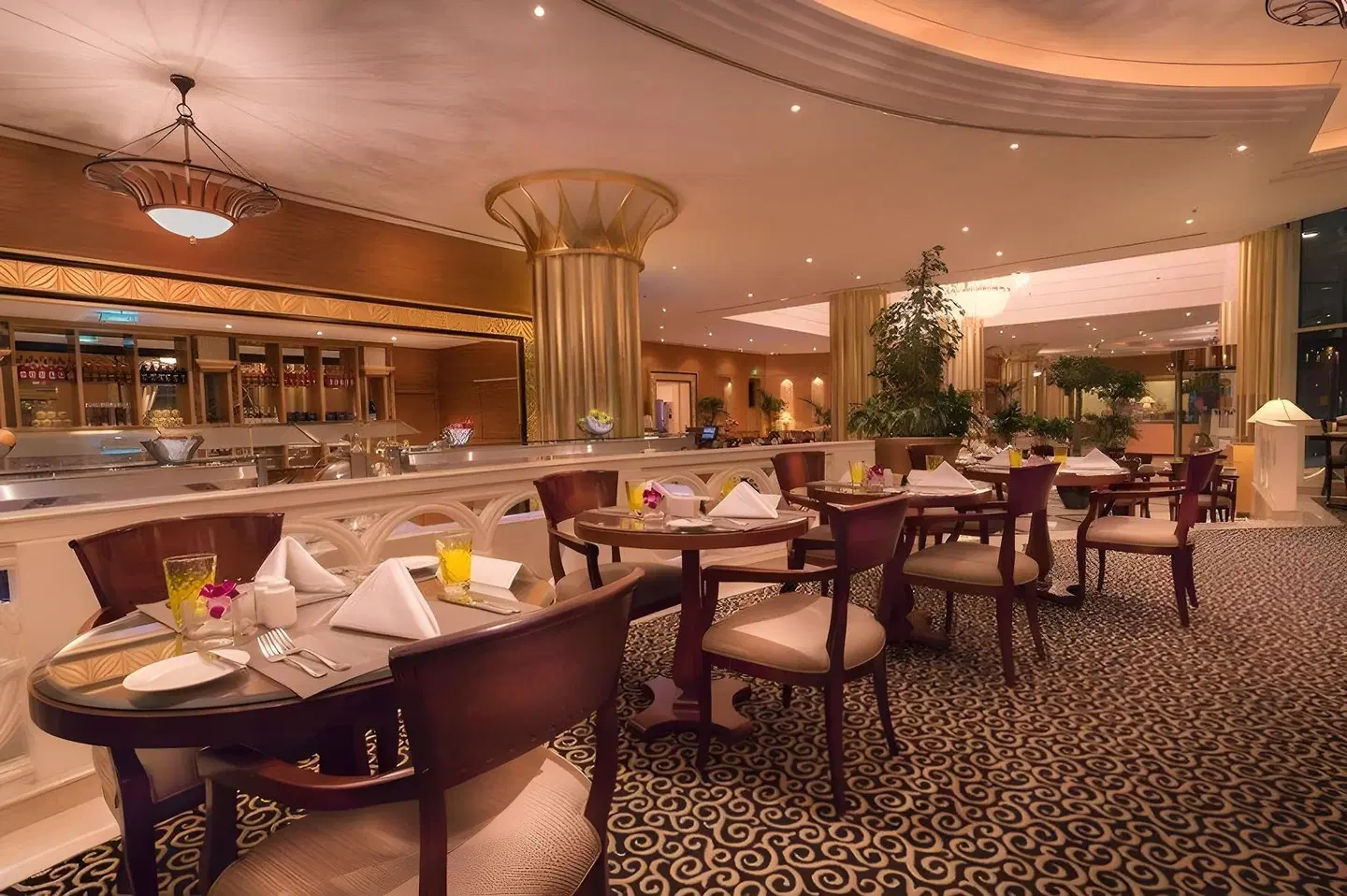 Corniche Hotel Abu Dhabi Restaurant