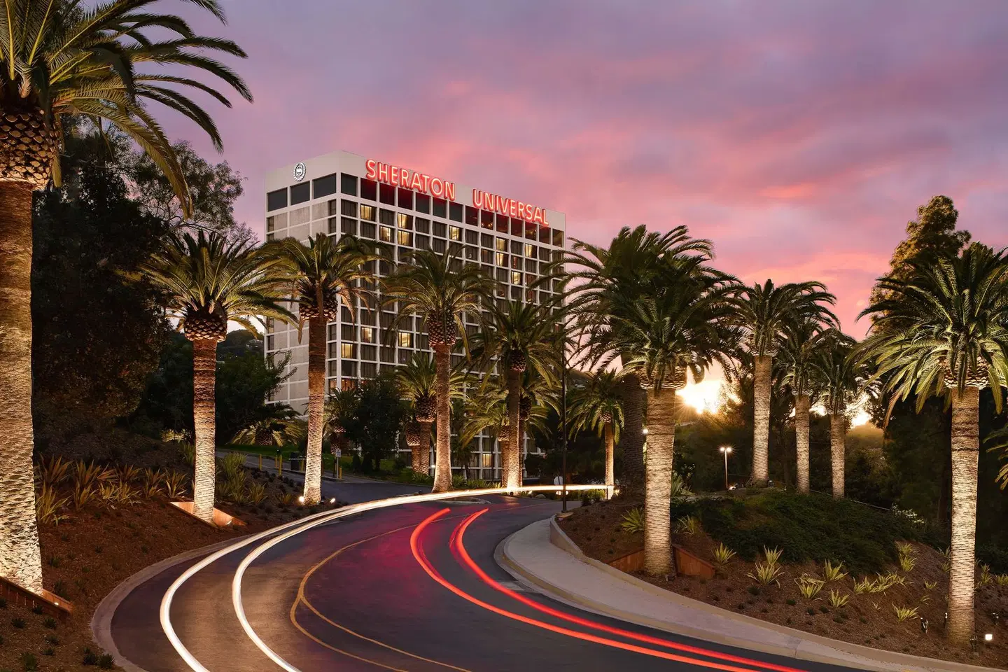 Sheraton Universal Hotel EXTERIOR
